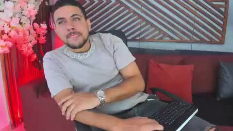 Snapshot of paul_rivera chatting on June 12, 2026, 11:25 pm Paul Rivera online show from June 12, 2026, 11:25 pm