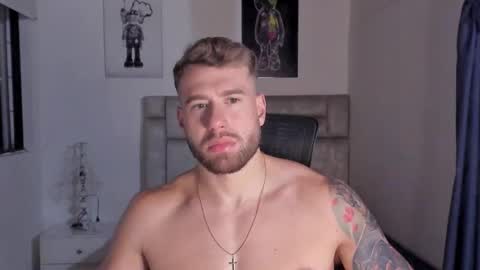 Snapshot of paul_roger chatting on October 31, 2025, 7:42 am PAUL ROGER online show from October 31, 2025, 7:42 am