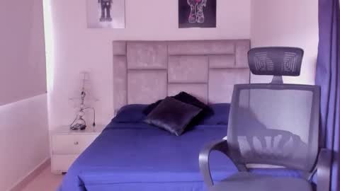 Snapshot of paul_roger chatting on November 6, 2025, 2:07 pm PAUL ROGER online show from November 6, 2025, 2:07 pm