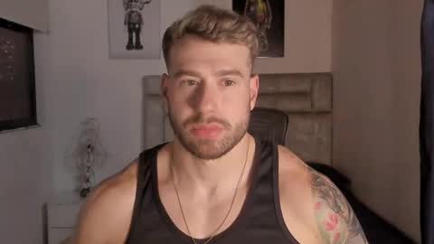 Snapshot of paul_roger chatting on November 17, 2025, 12:49 am PAUL ROGER online show from November 17, 2025, 12:49 am