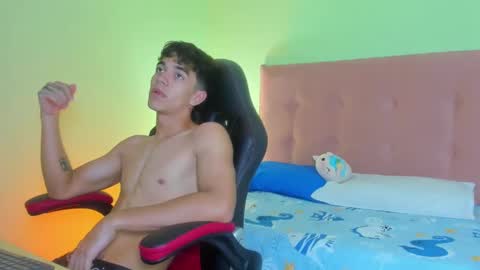Snapshot of paul_sexycock chatting on January 30, 2025, 6:43 pm paul_sexycock online show from January 30, 2025, 6:43 pm