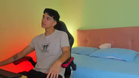 Snapshot of paul_sexycock chatting on February 2, 2025, 12:24 pm paul_sexycock online show from February 2, 2025, 12:24 pm