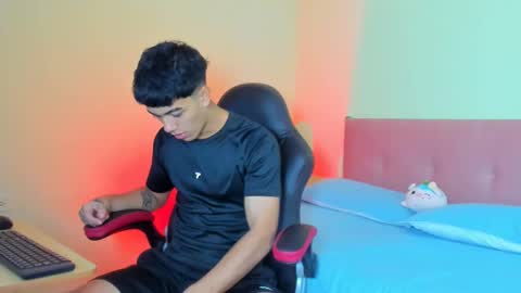 Snapshot of paul_sexycock chatting on February 13, 2025, 12:43 pm paul_sexycock online show from February 13, 2025, 12:43 pm