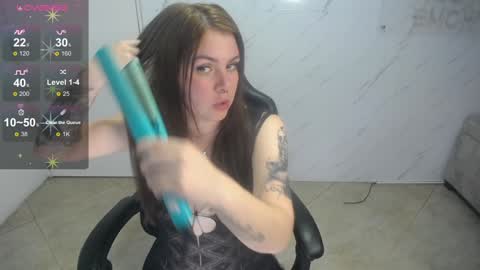 Snapshot of paula_b_ chatting on December 14, 2024, 1:05 pm Paula online show from December 14, 2024, 1:05 pm