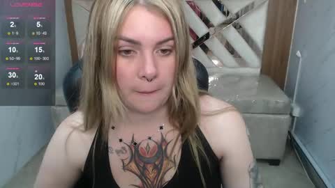 Snapshot of paula_b_ chatting on May 11, 2026, 12:44 pm Paula online show from May 11, 2026, 12:44 pm