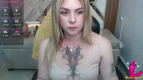 Snapshot of paula_b_ chatting on June 10, 2026, 6:18 pm Paula online show from June 10, 2026, 6:18 pm