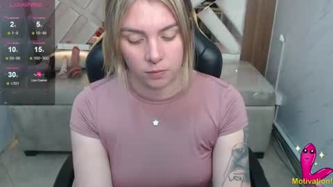 Snapshot of paula_b_ chatting on June 17, 2026, 1:01 pm Paula online show from June 17, 2026, 1:01 pm