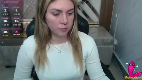 Snapshot of paula_b_ chatting on June 18, 2026, 12:53 pm Paula online show from June 18, 2026, 12:53 pm