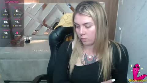 Snapshot of paula_b_ chatting on June 19, 2026, 1:04 pm Paula online show from June 19, 2026, 1:04 pm