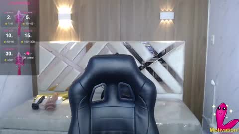 Snapshot of paula_b_ chatting on July 8, 2026, 12:53 pm Paula online show from July 8, 2026, 12:53 pm