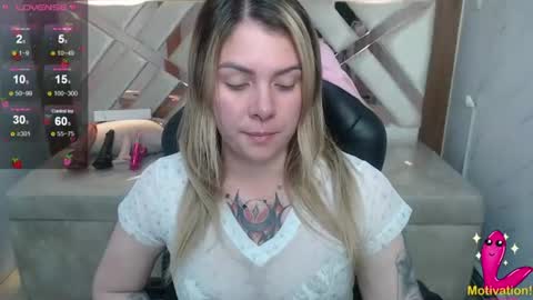 Snapshot of paula_b_ chatting on August 3, 2026, 12:54 pm Paula online show from August 3, 2026, 12:54 pm