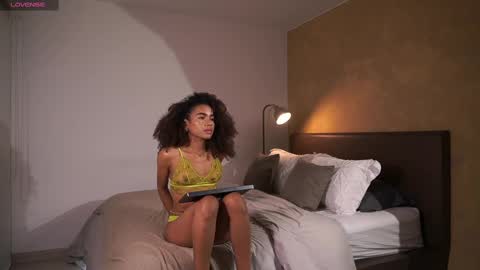 Paula online show from March 8, 2025, 12:00 am