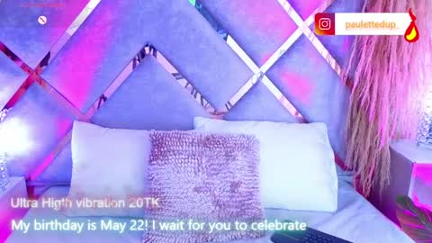 Snapshot of paulette_dupont_ chatting on May 13, 2026, 3:37 am paulette_dupont_ online show from May 13, 2026, 3:37 am