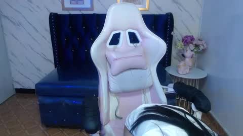 Snapshot of paulette_v chatting on February 13, 2025, 4:28 pm Live 800am 200pm COLOMBIAN HOUR online show from February 13, 2025, 4:28 pm