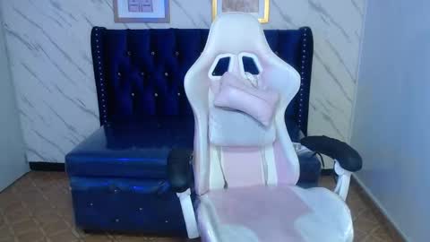 Snapshot of paulette_v chatting on February 14, 2025, 4:31 pm Live 800am 200pm COLOMBIAN HOUR online show from February 14, 2025, 4:31 pm