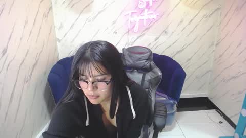 Snapshot of paulette_v chatting on March 12, 2025, 8:41 pm Live 800am 200pm COLOMBIAN HOUR online show from March 12, 2025, 8:41 pm