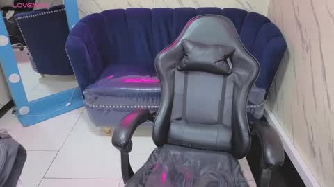 Snapshot of paulette_v chatting on September 17, 2025, 1:02 pm Live 800am 200pm COLOMBIAN HOUR online show from September 17, 2025, 1:02 pm