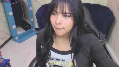 Snapshot of paulette_v chatting on October 15, 2025, 1:11 pm Live 800am 200pm COLOMBIAN HOUR online show from October 15, 2025, 1:11 pm