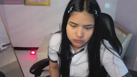 Snapshot of paulette_v chatting on June 7, 2026, 1:04 pm Live 800am 200pm COLOMBIAN HOUR online show from June 7, 2026, 1:04 pm