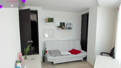 paulina online show from May 22, 2026, 6:46 pm
