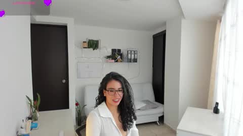 paulina online show from June 1, 2026, 7:04 pm
