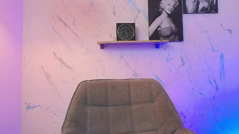 PAULINA  online show from May 27, 2026, 5:26 am