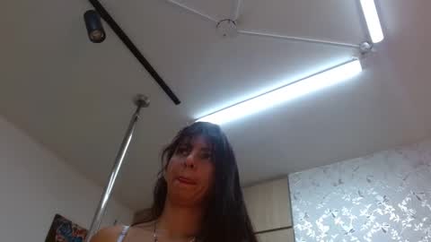 Snapshot of paulina_rubio_ chatting on February 3, 2025, 7:21 pm Paulina Rubio online show from February 3, 2025, 7:21 pm