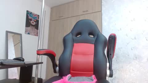 Snapshot of paulina_rubio_ chatting on March 3, 2025, 7:06 pm Paulina Rubio online show from March 3, 2025, 7:06 pm