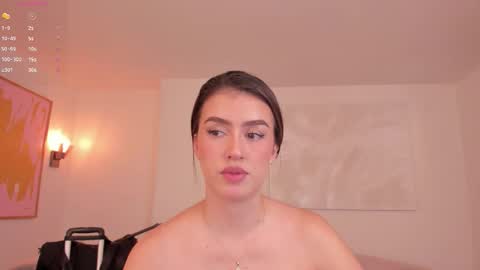 Paulina Santos  online show from December 21, 2025, 5:31 pm