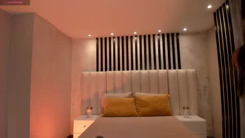 Paulina Santos  online show from February 27, 2026, 7:47 pm