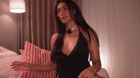 Snapshot of pauline_7 chatting on June 10, 2026, 6:18 pm pauline_7 online show from June 10, 2026, 6:18 pm