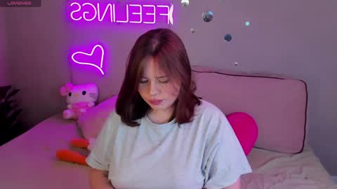 Snapshot of pauline_moore chatting on May 9, 2026, 9:25 am Erica online show from May 9, 2026, 9:25 am