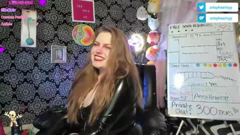 ArtsyHeartsyy online show from December 24, 2024, 2:21 am