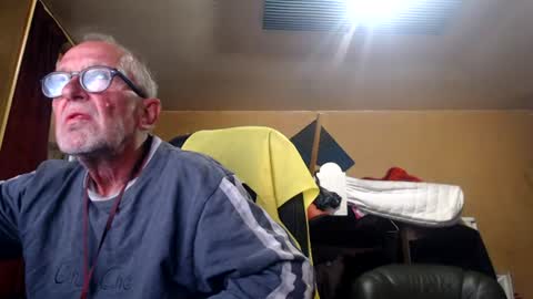 Snapshot of pc8474408 chatting on June 14, 2026, 12:51 pm pc8474408 online show from June 14, 2026, 12:51 pm