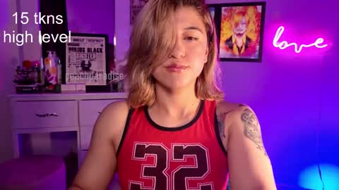 S online show from October 4, 2025, 9:46 pm