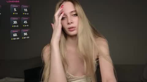 Snapshot of peachcreamcouple chatting on February 18, 2025, 5:10 pm Lexy Peach online show from February 18, 2025, 5:10 pm