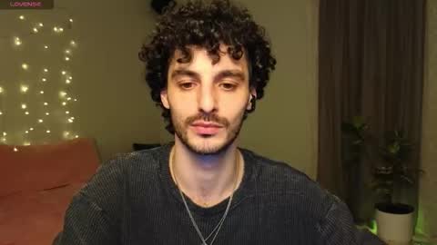 Snapshot of peachcreamcouple chatting on November 5, 2025, 12:32 am Lexy Peach online show from November 5, 2025, 12:32 am