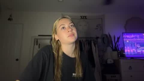 Snapshot of peachesncreampiezz chatting on June 17, 2026, 12:35 am peachesncreampiezz online show from June 17, 2026, 12:35 am