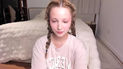 Lili online show from November 26, 2025, 4:57 am