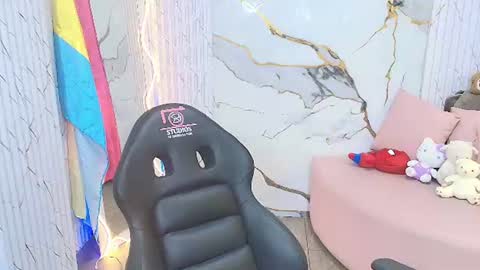 peachy_tay online show from June 30, 2026, 11:33 am