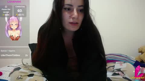 Snapshot of pearl_3 chatting on January 25, 2025, 5:40 am Pearl online show from January 25, 2025, 5:40 am