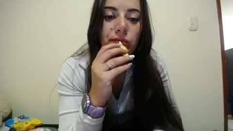 Snapshot of pearl_3 chatting on March 12, 2025, 11:33 pm Pearl online show from March 12, 2025, 11:33 pm