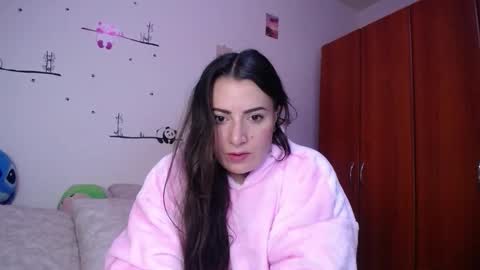 Snapshot of pearl_3 chatting on September 27, 2025, 7:19 pm Pearl online show from September 27, 2025, 7:19 pm