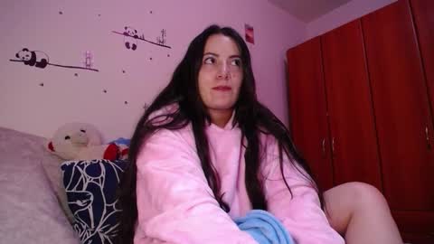 Snapshot of pearl_3 chatting on September 29, 2025, 3:33 am Pearl online show from September 29, 2025, 3:33 am