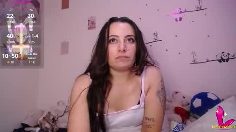 Snapshot of pearl_3 chatting on November 22, 2025, 5:34 pm Pearl online show from November 22, 2025, 5:34 pm