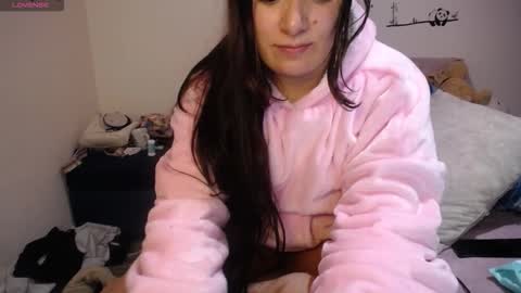 Snapshot of pearl_3 chatting on November 25, 2025, 4:23 am Pearl online show from November 25, 2025, 4:23 am