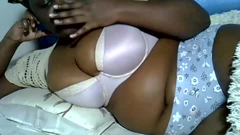 Snapshot of pearl_33 chatting on July 25, 2026, 5:43 pm Keci online show from July 25, 2026, 5:43 pm