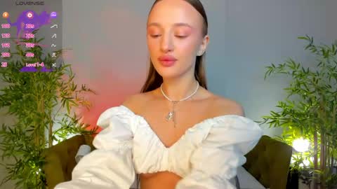 Sex Leah online show from June 4, 2026, 1:00 am