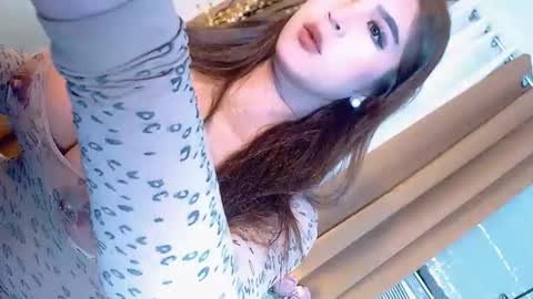 Snapshot of pearldenis chatting on March 9, 2026, 12:20 pm pearldenis online show from March 9, 2026, 12:20 pm