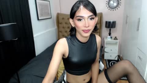 Snapshot of pearlmoore chatting on February 2, 2025, 9:23 pm Pearl online show from February 2, 2025, 9:23 pm